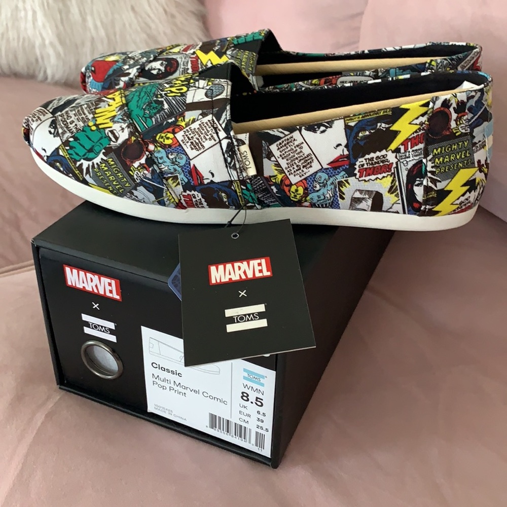 TOMS x Marvel Multi Marvel Classic Comic Pop Print (great for Avenger’s Campus)